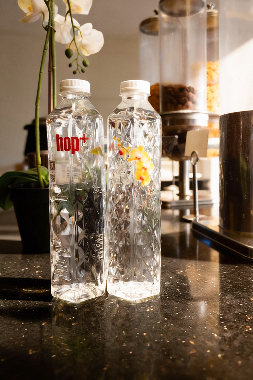 hop+ Gallery Modern Water Bottle Image