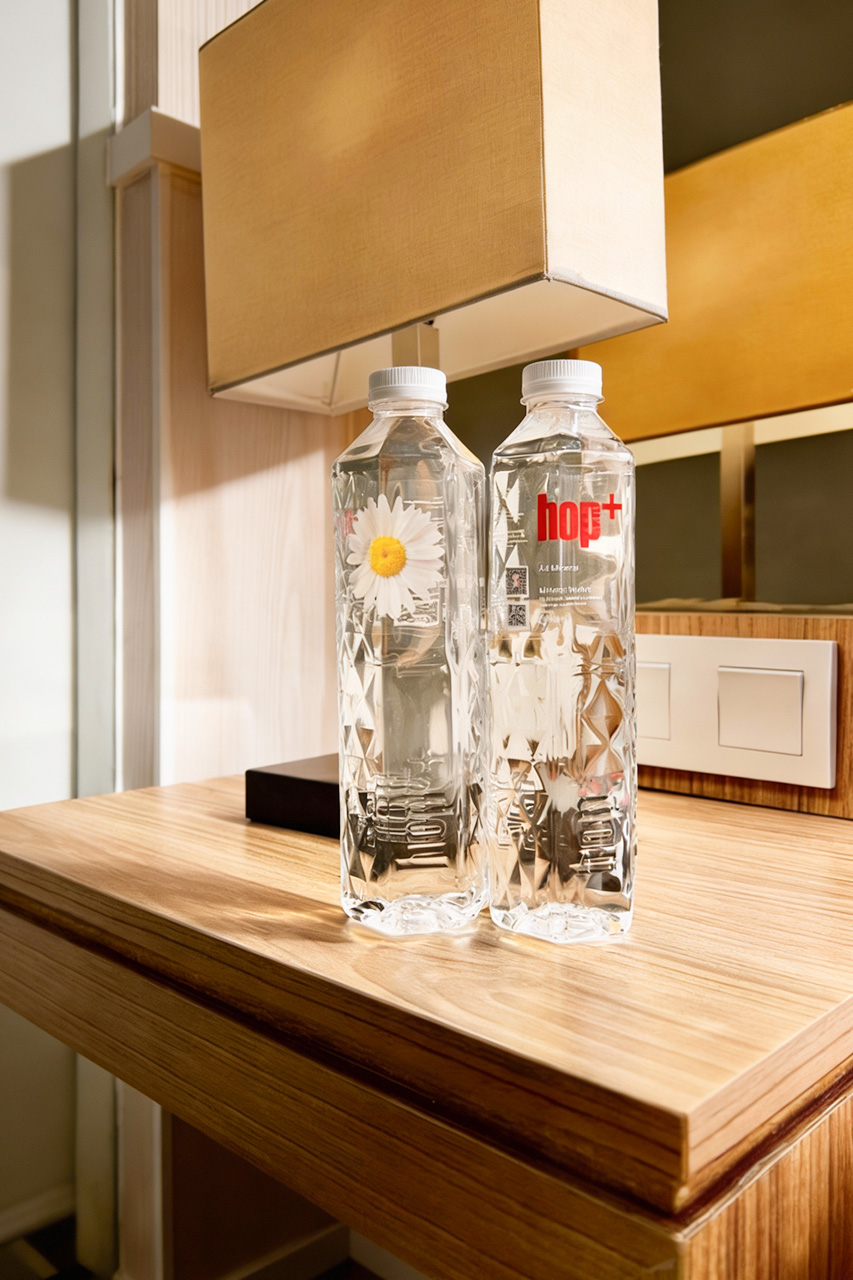 hop+ Gallery Minimal Water Bottle Image